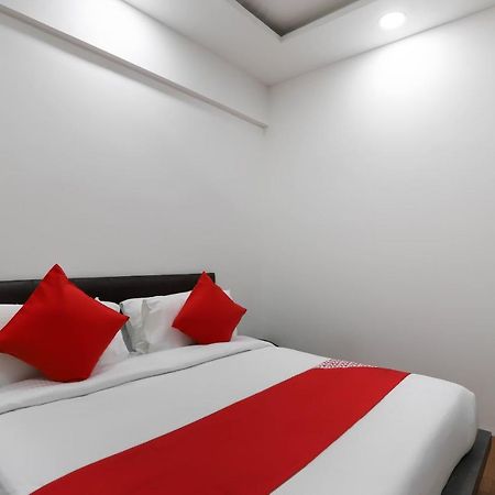 Oyo40139佩拉迪奥特酒店 阿穆达巴 外观 照片